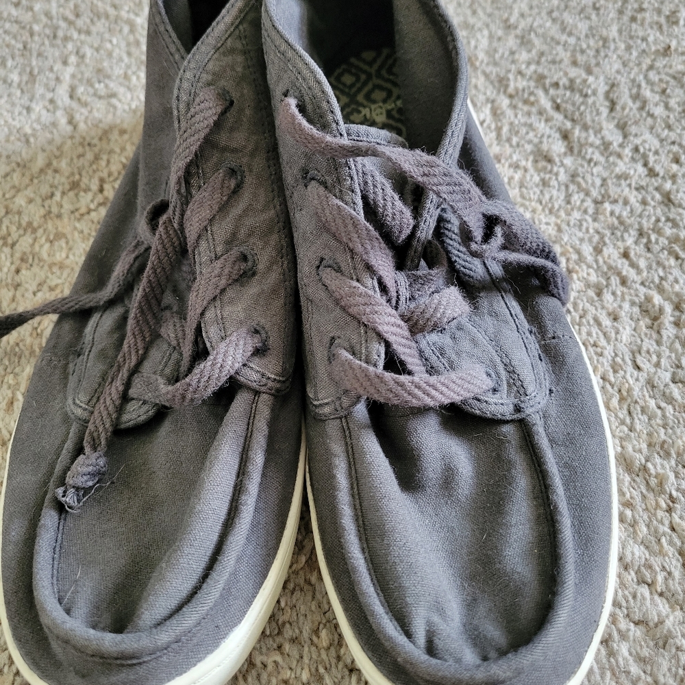 Sanuk shoes